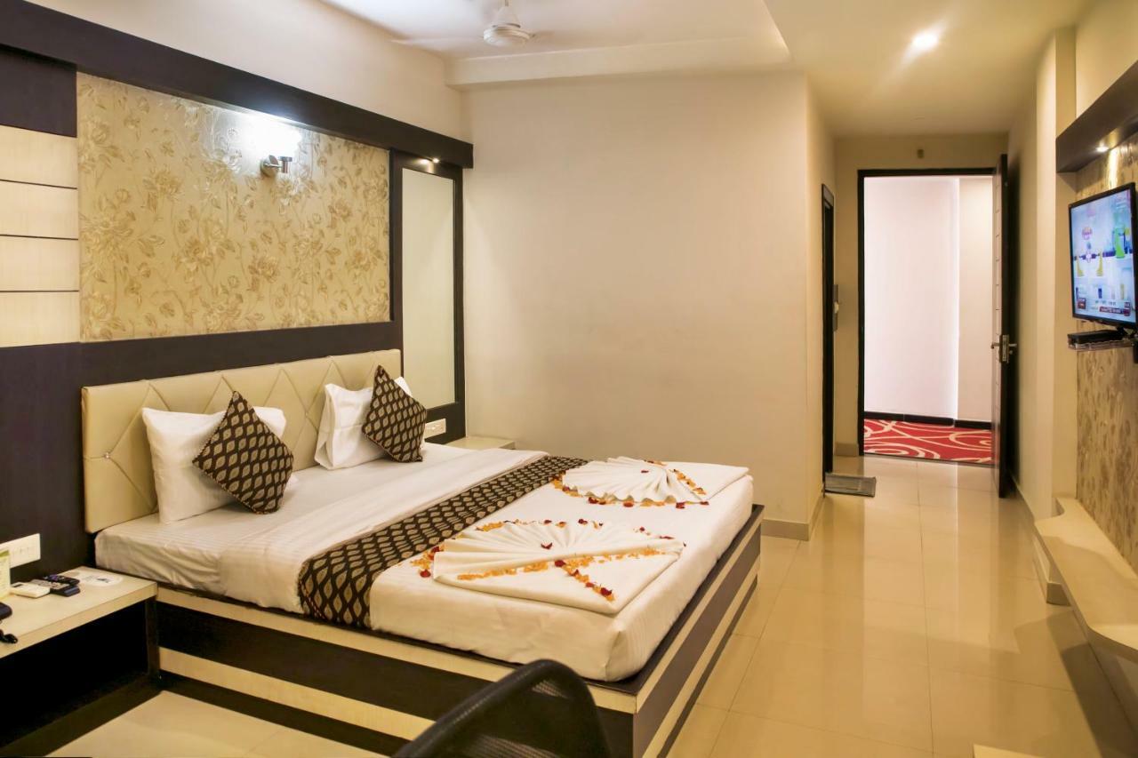 Ganges Grand Hotel Варанаси Екстериор снимка