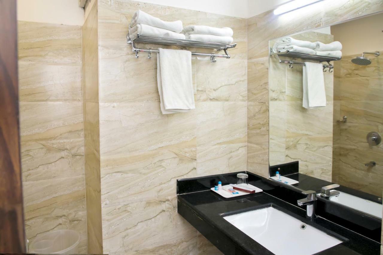 Ganges Grand Hotel Варанаси Екстериор снимка