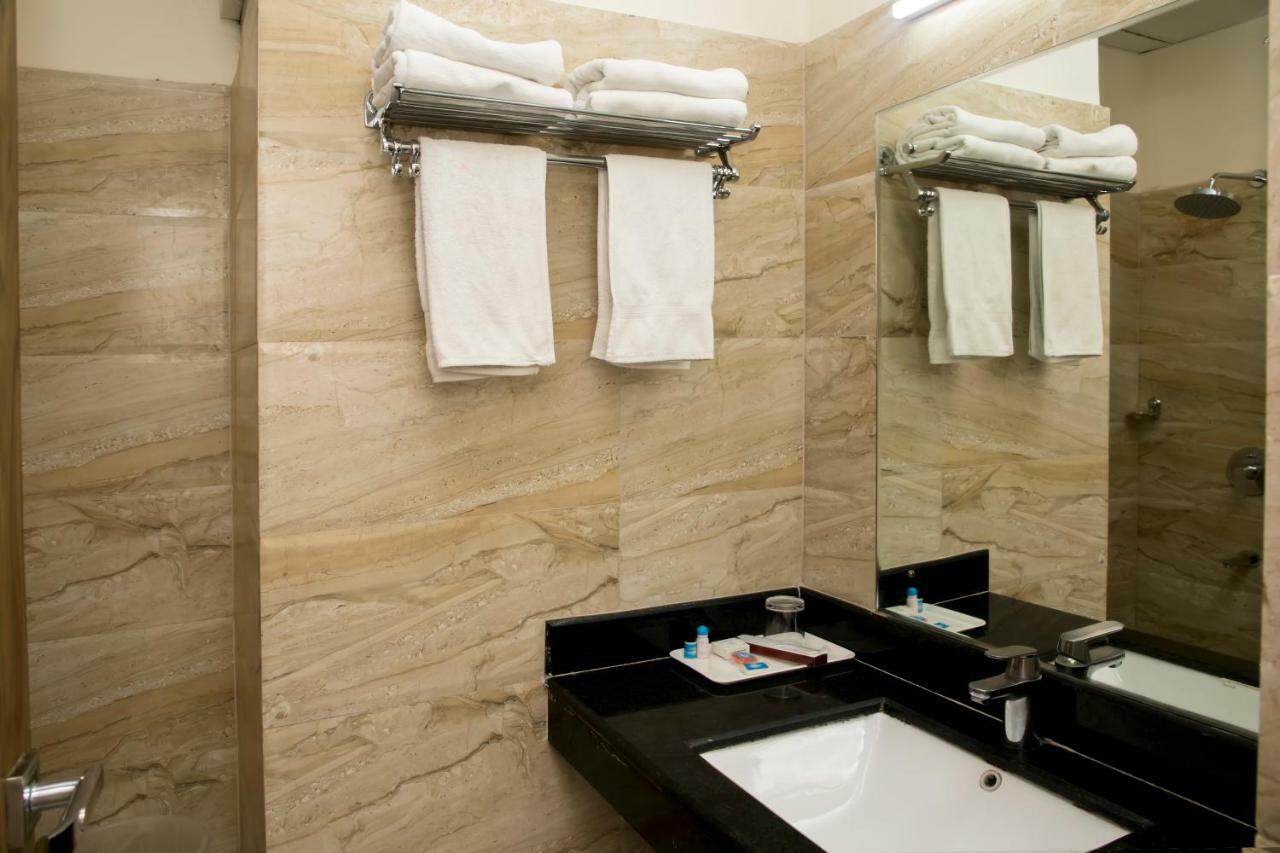 Ganges Grand Hotel Варанаси Екстериор снимка