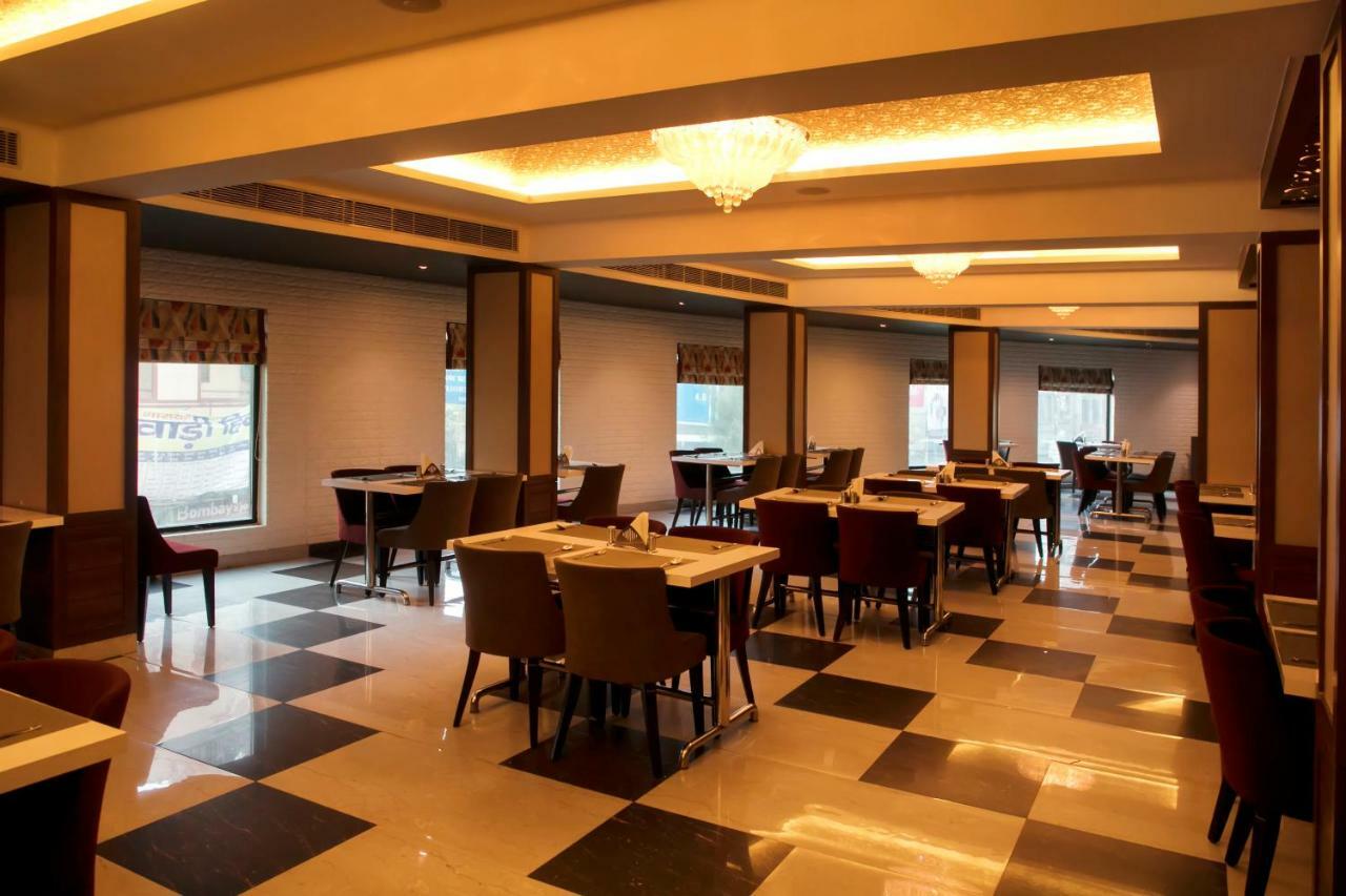 Ganges Grand Hotel Варанаси Екстериор снимка