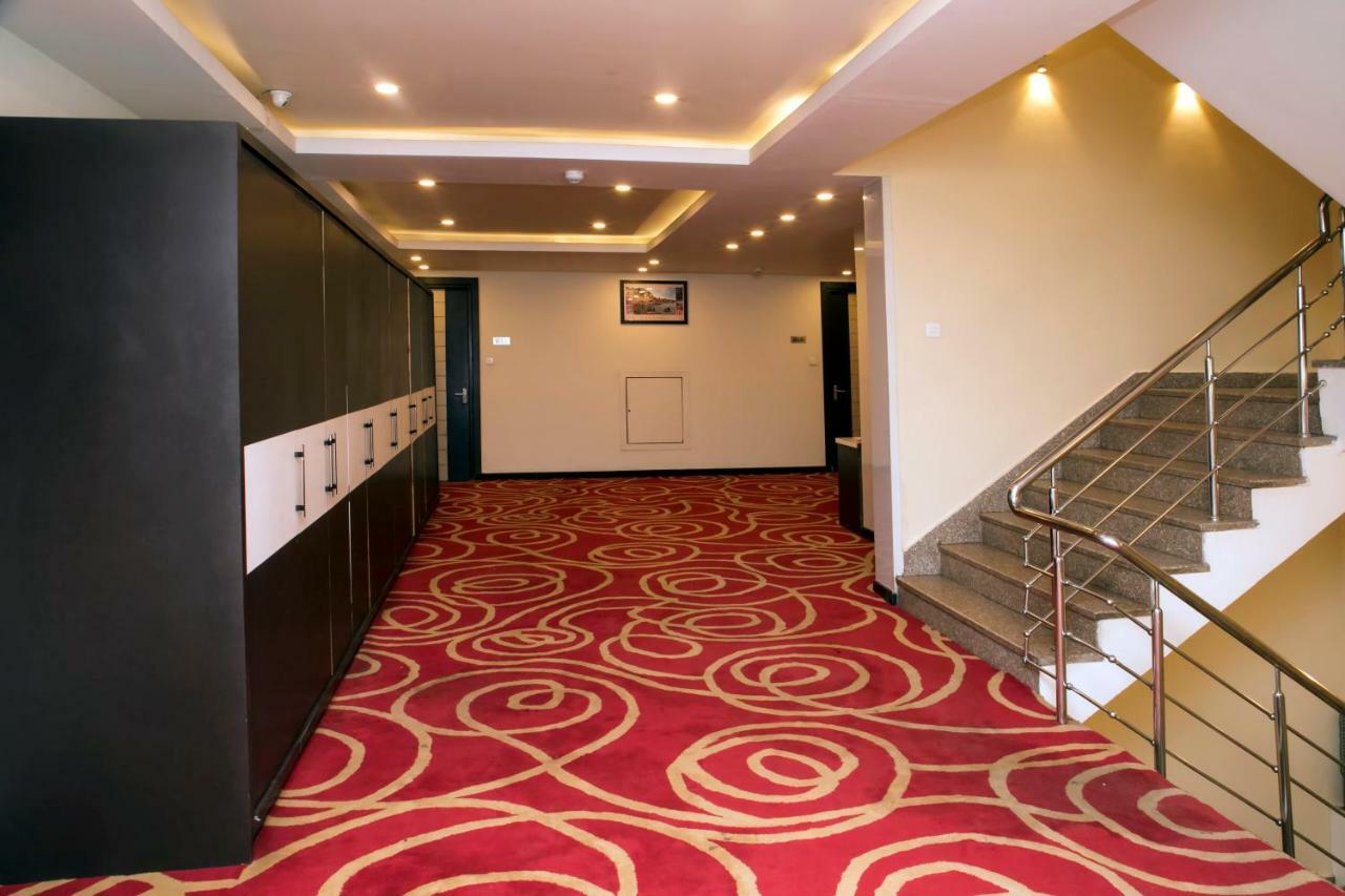 Ganges Grand Hotel Варанаси Екстериор снимка
